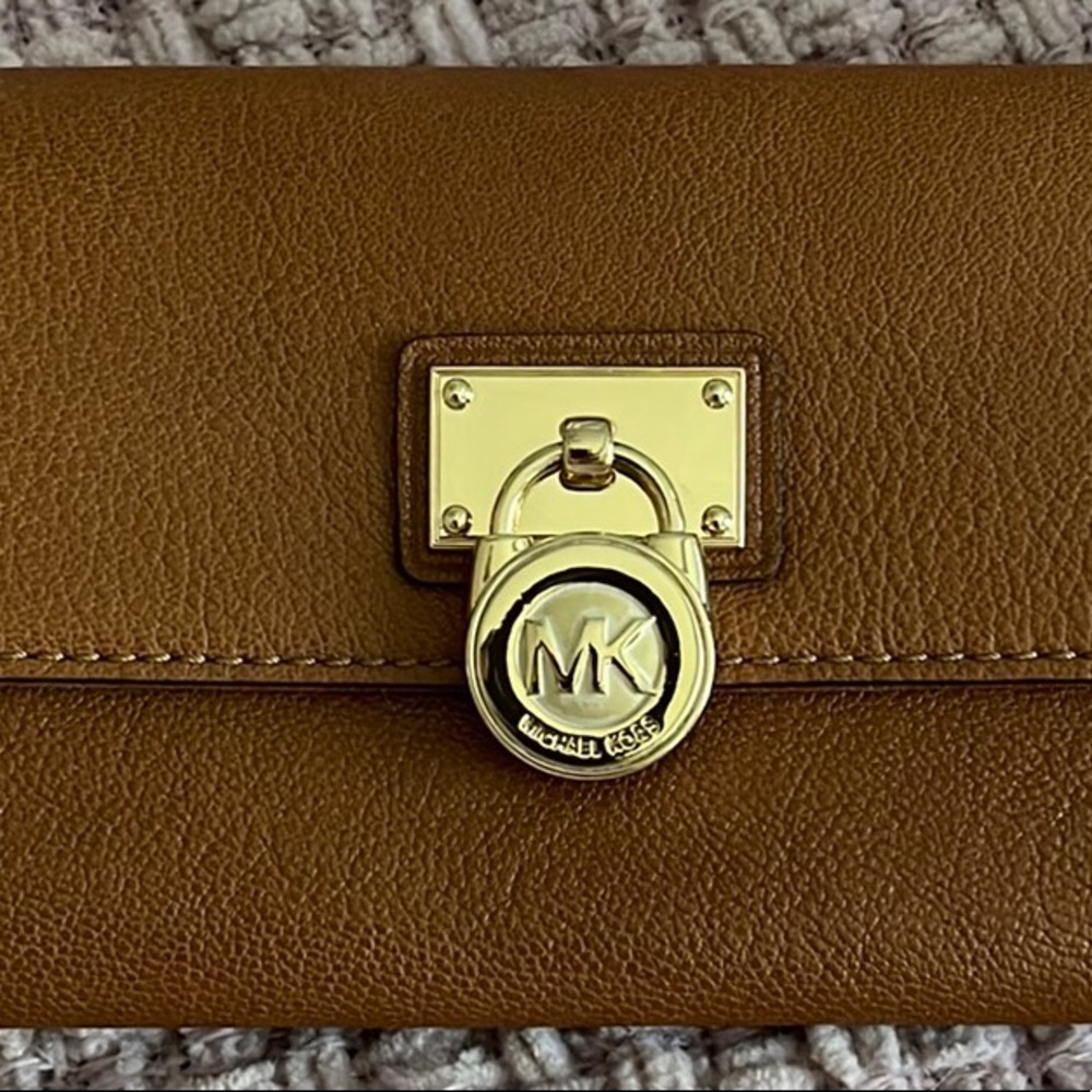 MICHAEL KORS SIGNATURE LOCKET WALLET *NEW*(without tag) NEVER USED! N/Smoking/HM